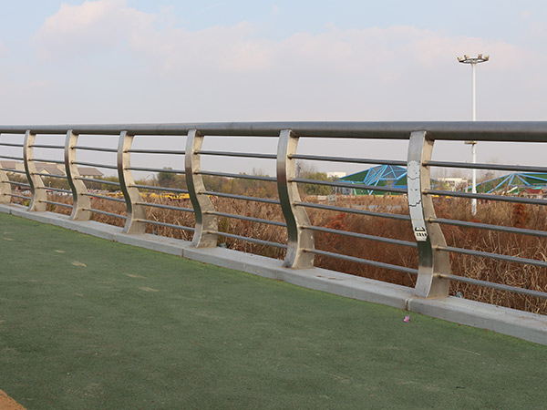 不锈钢管护栏 - 河北腾佰丝网制品有限公司图片6