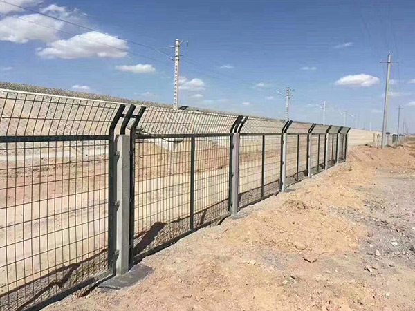 公路护栏网 - 河北腾佰丝网制品有限公司图片4