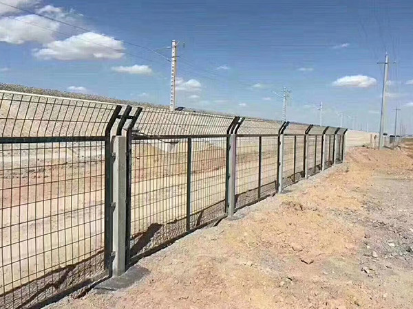 铁路护栏网 - 河北腾佰丝网制品有限公司图片6